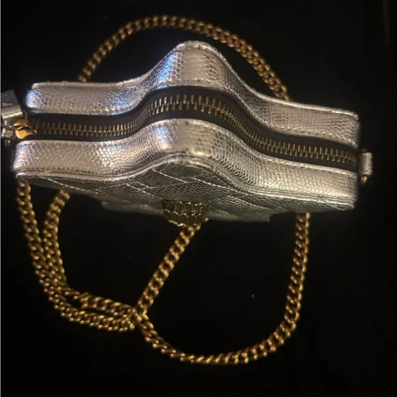 Silver Star-Shaped Bag with Gold Chain - Picture 2 of 9